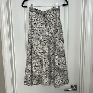 NWT Banana Republic Black and White snake skin print Midi Skirt